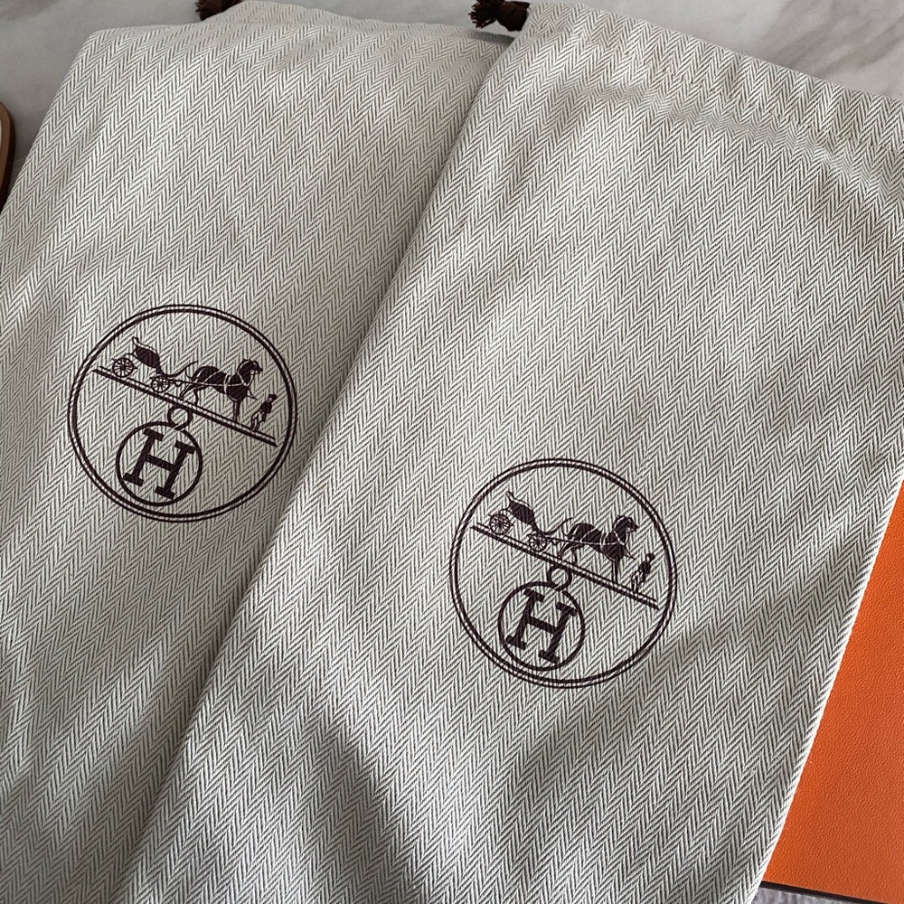 ‼️SOLD‼️ Hermès Oran Sandals - Picture 2 of 5